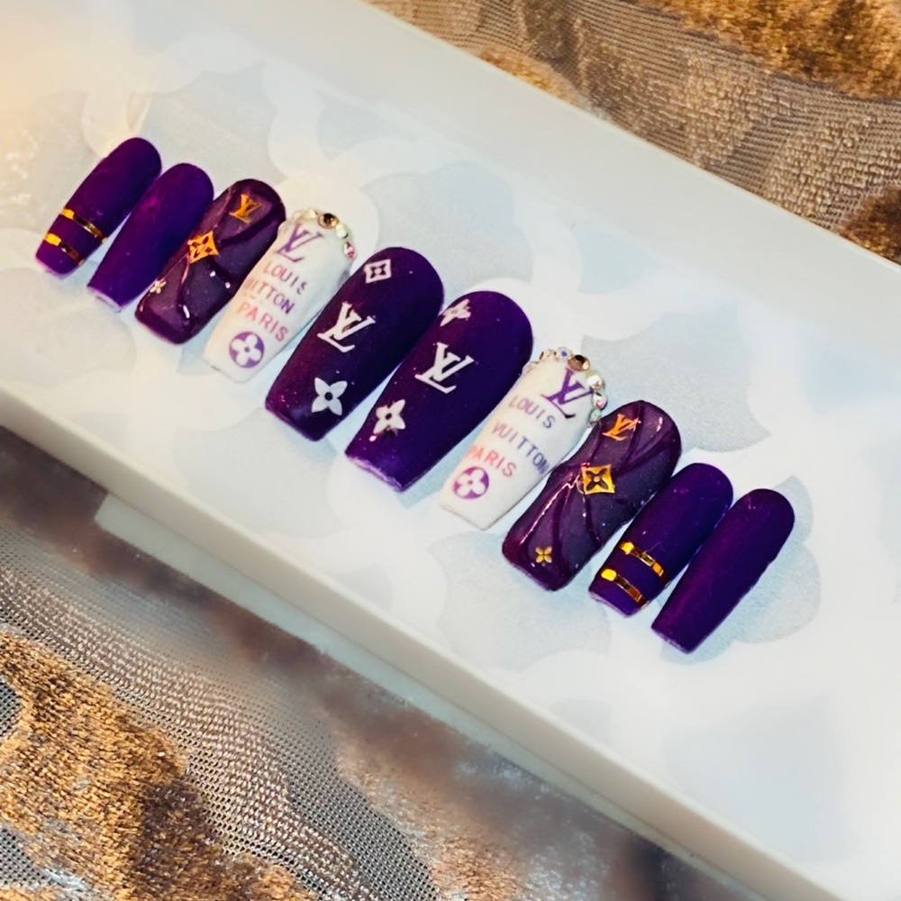 Press on nails - Picture 2 of 3